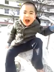 公園でも恐竜ごっこ